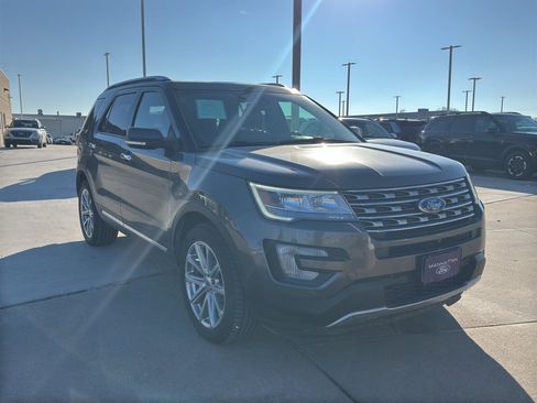 Used 2017 Ford Explorer Limited image 2