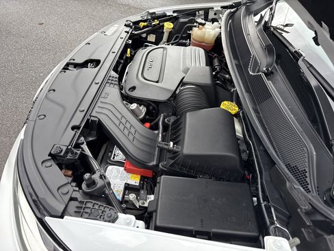 Used 2022 Chrysler Pacifica Limited image 45