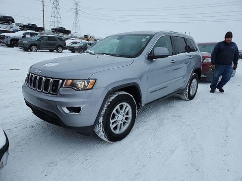 Used 2018 Jeep Grand Cherokee Laredo image 1