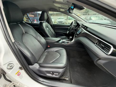 Used 2018 Toyota Camry XSE FWD image 13