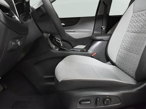 Used 2022 Chevrolet Equinox LS w/ LS Convenience Package image 10