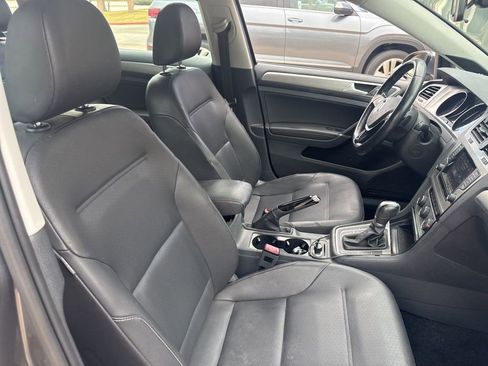 Used 2015 Volkswagen Golf SE image 12