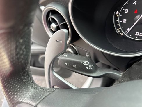 Used 2022 Alfa Romeo Stelvio Veloce image 32