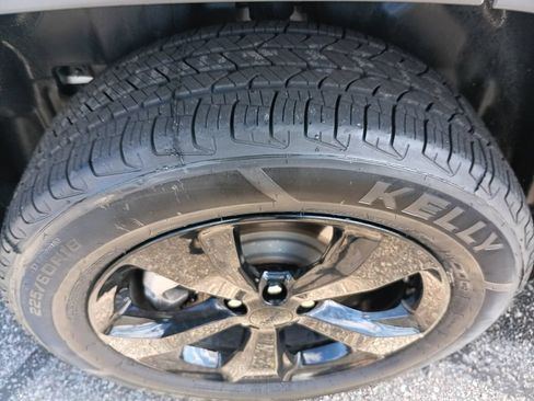 Used 2023 Jeep Cherokee Altitude Lux AWD/4WD image 6