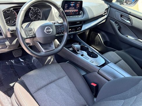 Used 2025 Nissan Rogue SV FWD image 16