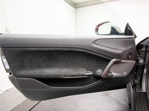 Used 2018 Ferrari GTC4Lusso AWD/4WD image 35