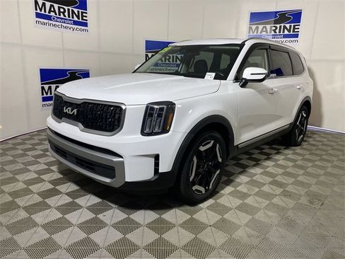 Used 2023 Kia Telluride EX w/ EX Captain's Chair Package image 11