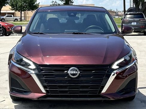 Used 2023 Nissan Altima 2.5 SV FWD image 9