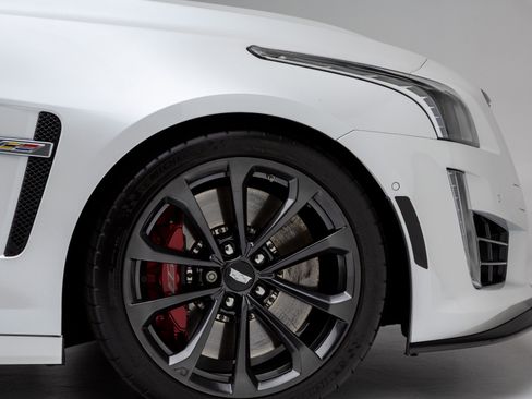 Used 2019 Cadillac CTS V w/ Carbon Fiber Package image 39