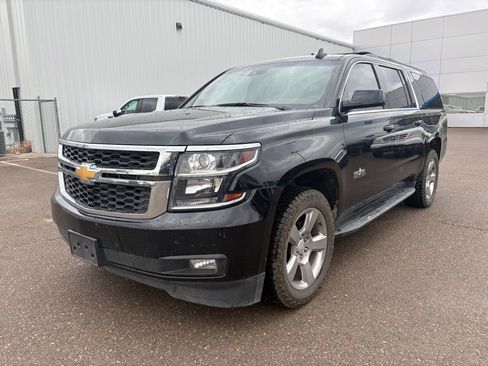 Used 2019 Chevrolet Suburban LT image 1