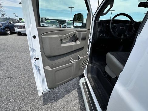 Used 2025 GMC Savana 2500 w/ Driver Convenience Package RWD image 20