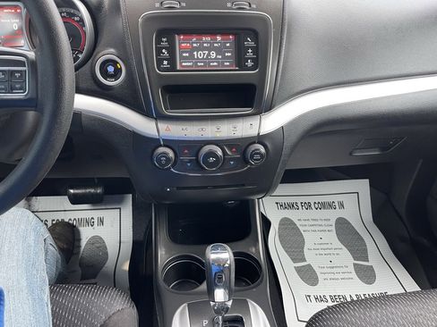 Used 2015 Dodge Journey SXT w/ Flexible Seating Group image 28