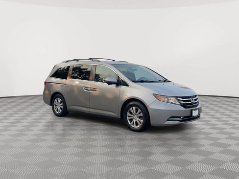 Used 2016 Honda Odyssey SE image 2