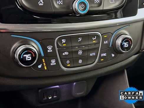 Used 2022 Chevrolet Traverse LT image 16