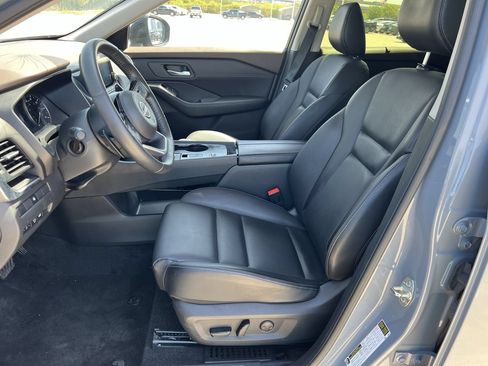 Used 2023 Nissan Rogue SV w/ SV Premium B Package FWD image 6