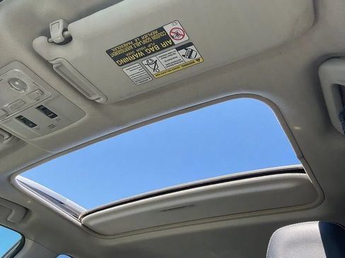 Used 2013 Toyota RAV4 Limited AWD/4WD image 24