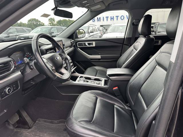 Used 2023 Ford Explorer XLT w/ Equipment Group 202A AWD/4WD image 34