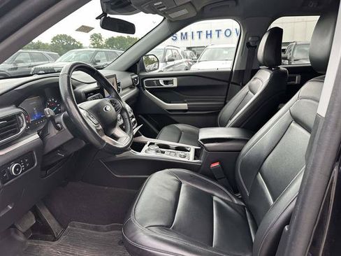 Used 2023 Ford Explorer XLT w/ Equipment Group 202A AWD/4WD image 34