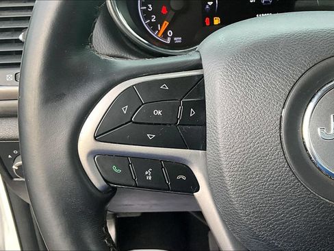 Used 2022 Jeep Grand Cherokee Laredo X RWD image 12