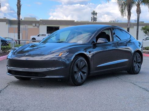 Used 2025 Tesla Model 3 image 5