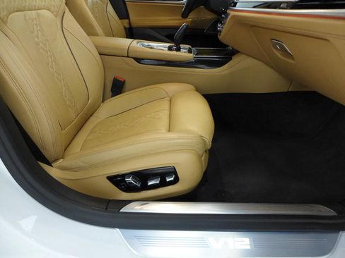 Used 2019 BMW M760i xDrive AWD/4WD image 55