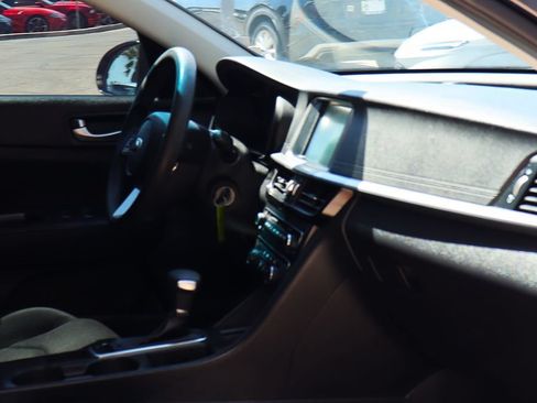 Used 2020 Kia Optima LX FWD image 31