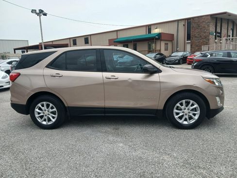 Used 2019 Chevrolet Equinox LS FWD image 4