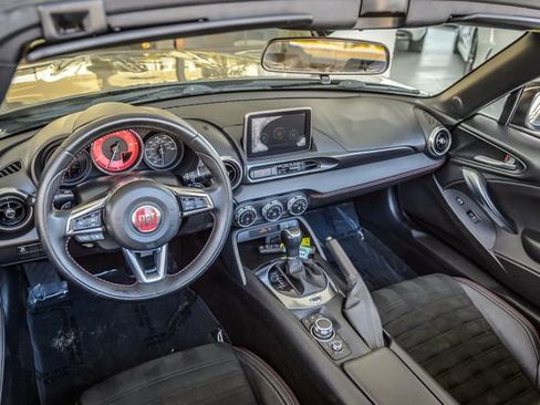 Used 2017 FIAT 124 Spider Abarth image 28