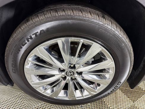 Used 2024 Toyota Grand Highlander AWD image 12