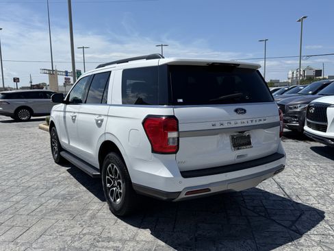 Used 2024 Ford Expedition XLT RWD image 5