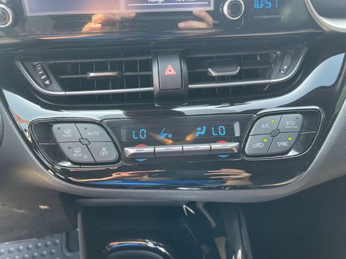 Used 2019 Toyota C-HR XLE FWD image 21