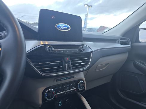 Used 2021 Ford Escape Titanium image 14