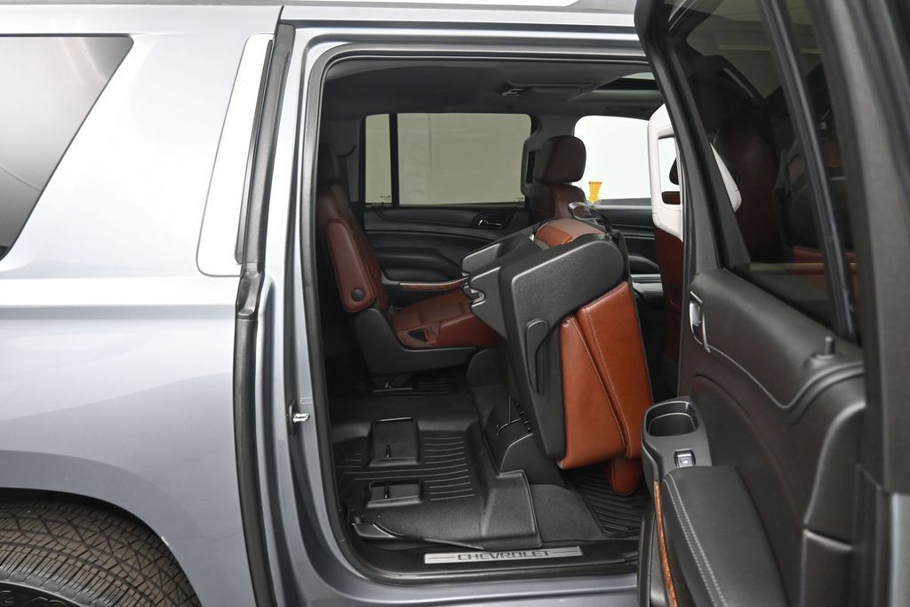 Used 2019 Chevrolet Suburban Premier w/ Premier Plus Edition AWD/4WD image 46