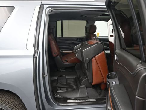 Used 2019 Chevrolet Suburban Premier w/ Premier Plus Edition AWD/4WD image 46