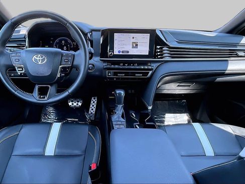 Used 2025 Toyota Camry SE FWD image 14