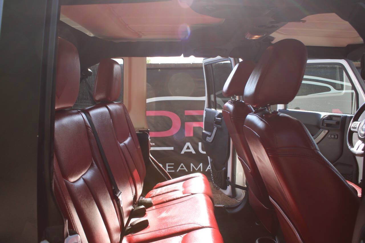 Used 2013 Jeep Wrangler Unlimited Rubicon AWD/4WD image 11