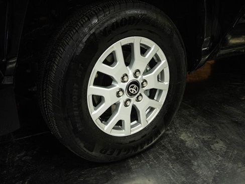 Used 2025 Toyota Tacoma SR5 AWD/4WD image 3