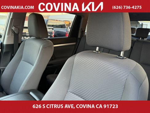 Used 2019 Toyota Highlander LE image 15