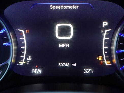 Used 2023 Chrysler Pacifica Touring-L w/ S Appearance Package image 8