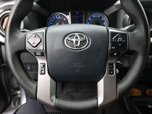 Used 2020 Toyota Tacoma SR5 RWD image 7