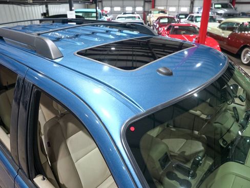 Used 2009 Ford Explorer XLT image 19