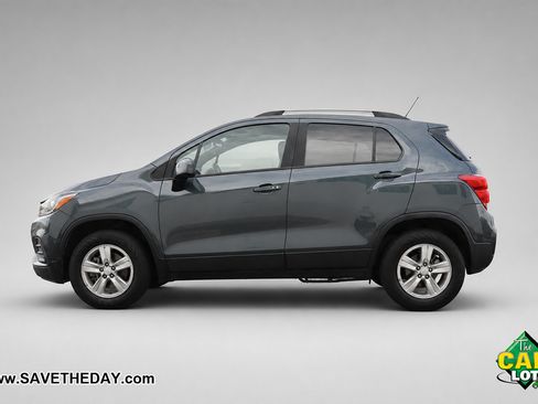 Used 2022 Chevrolet Trax LT w/ LT Convenience Package AWD/4WD image 5