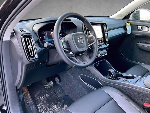 New 2026 Volvo XC40 B5 Core w/ Protection Package Premier image 7