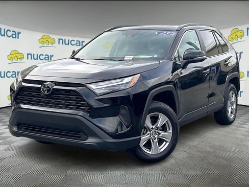 Used 2025 Toyota RAV4 XLE image 3