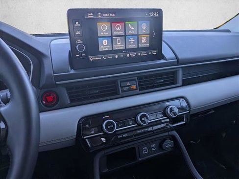 Used 2025 Honda Pilot Touring image 16