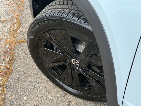 New 2026 Volkswagen Taos SE FWD image 10