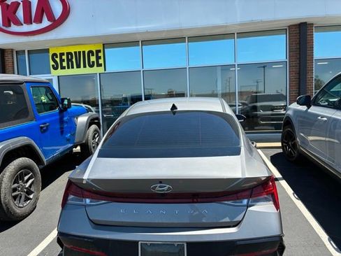 Used 2024 Hyundai Elantra SEL w/ Convenience Package FWD image 7