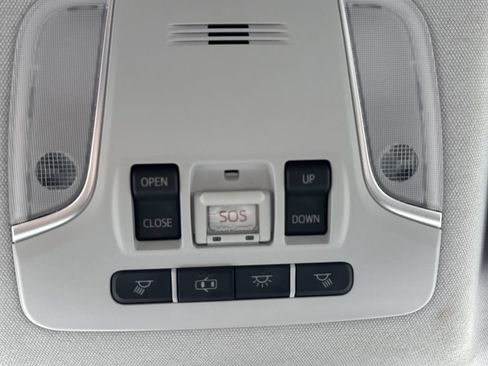 Used 2018 Toyota Prius Four w/ Advanced Technology Package FWD image 26