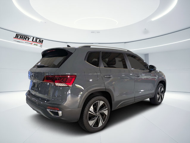 Used 2024 Volkswagen Taos SE AWD/4WD image 3