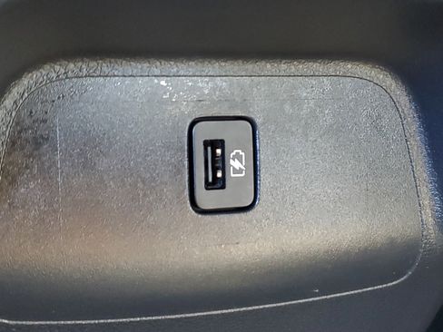 Used 2025 Nissan Sentra SV image 16